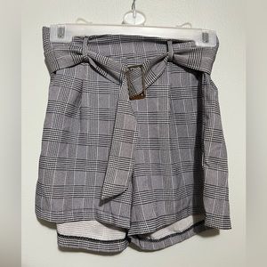 Mr.Price wide leg black&white shorts with belt.